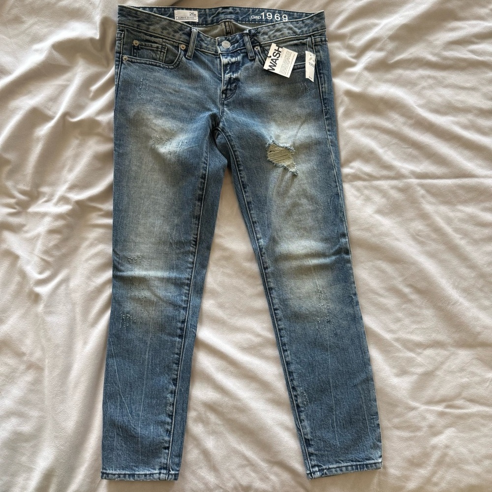 NWT Gap Petite 1969 Distressed Blue Jeans